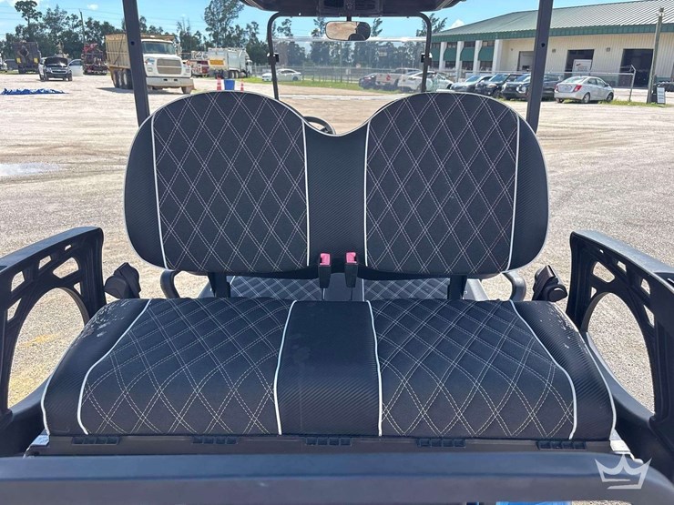 2024-vivid-ev-6-person-electric-cart-image-12