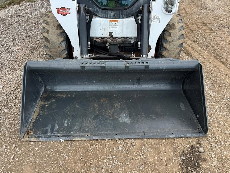 2015-bobcat-s570-image-10