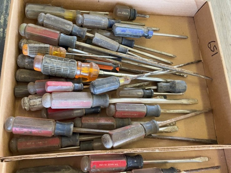 (2)-flats-of-miscellaneous-screwdrivers-image-2