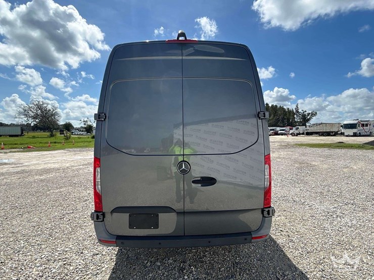 2010-mercedes-benz-sprinter-4500-image-38