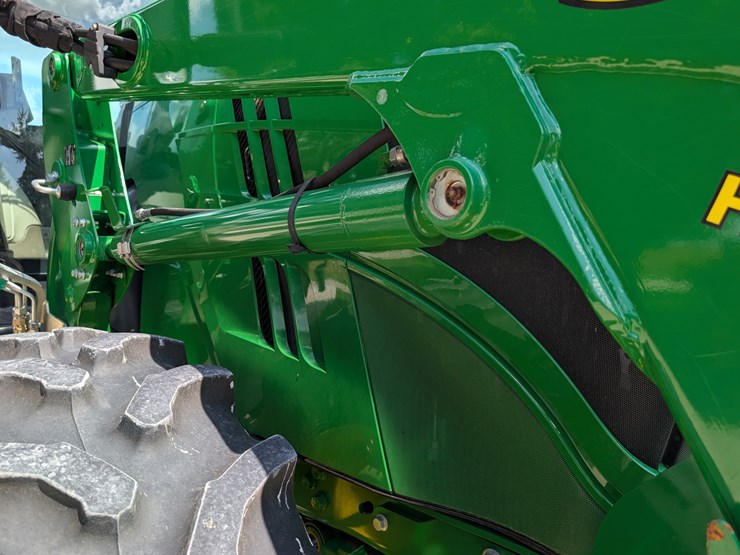 2015-john-deere-6175r-image-57