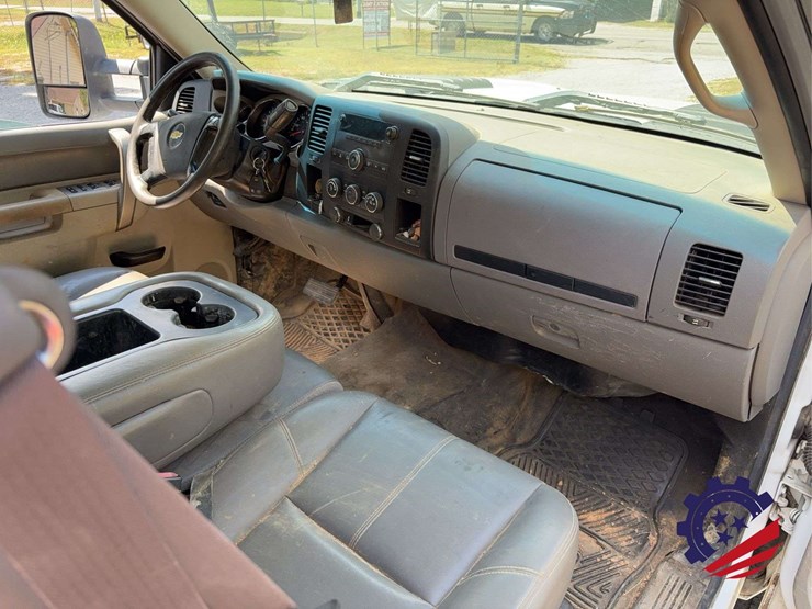 2013-chevrolet-silverado-2500hd-image-56