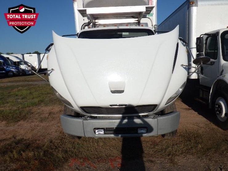 2020-freightliner-m2-106-image-17