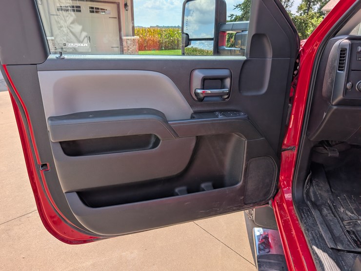 2018-chevrolet-2500hd-image-81