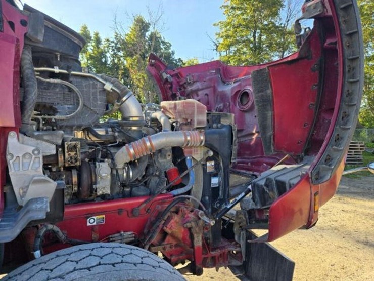 2016-kenworth-t880-image-24