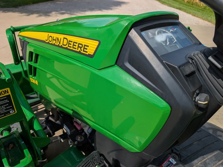 2012-john-deere-1026r-image-28
