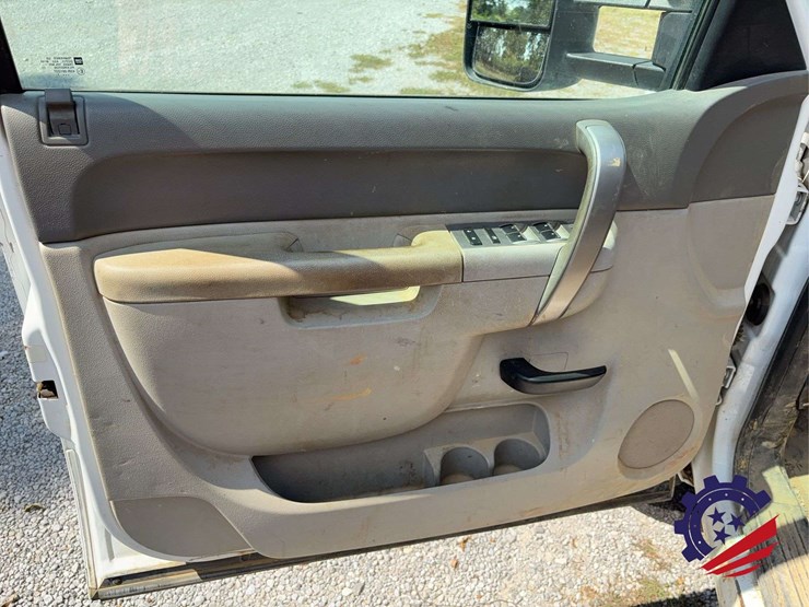 2013-chevrolet-silverado-2500hd-image-49