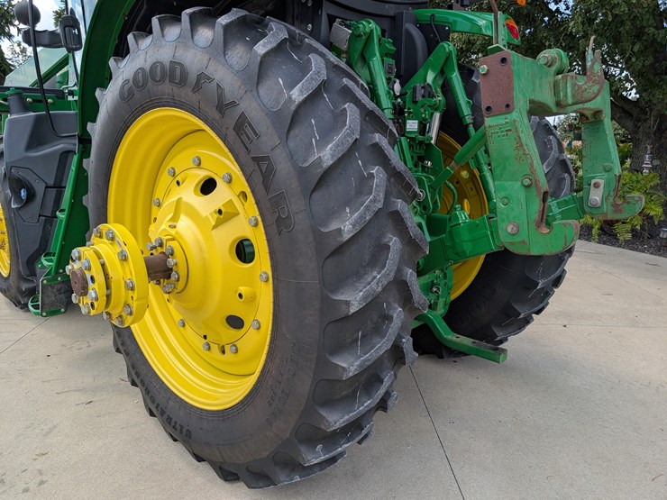 2015-john-deere-6175r-image-32