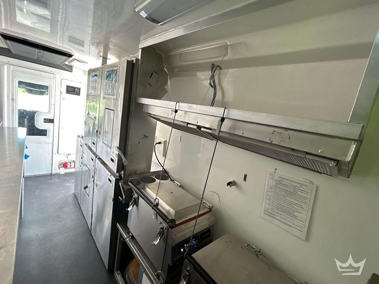 2021-mercedes-benz-sprinter-4500-image-30