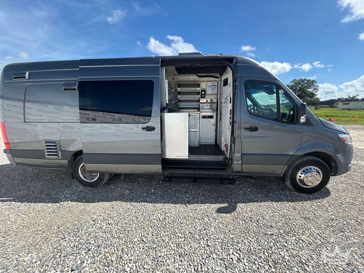 2010-mercedes-benz-sprinter-4500-image-23
