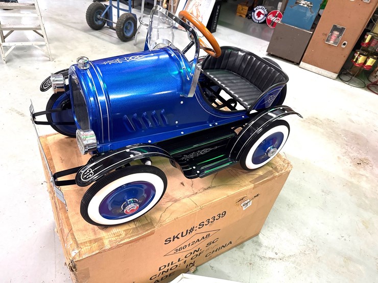 #1002-•-stamped-steel-classic-roadster-pedal-car-image-3