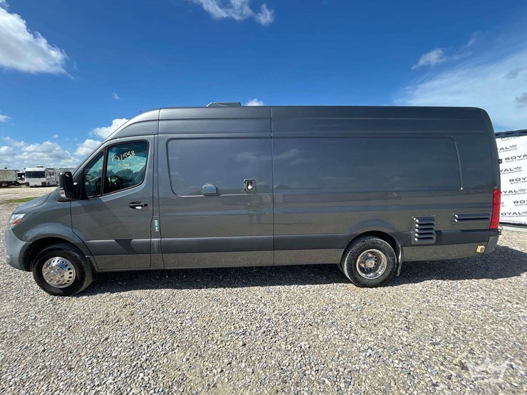 2010-mercedes-benz-sprinter-4500-image-21