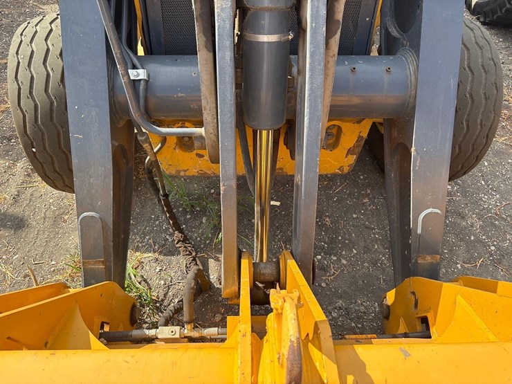 2021-deere-710l-image-13
