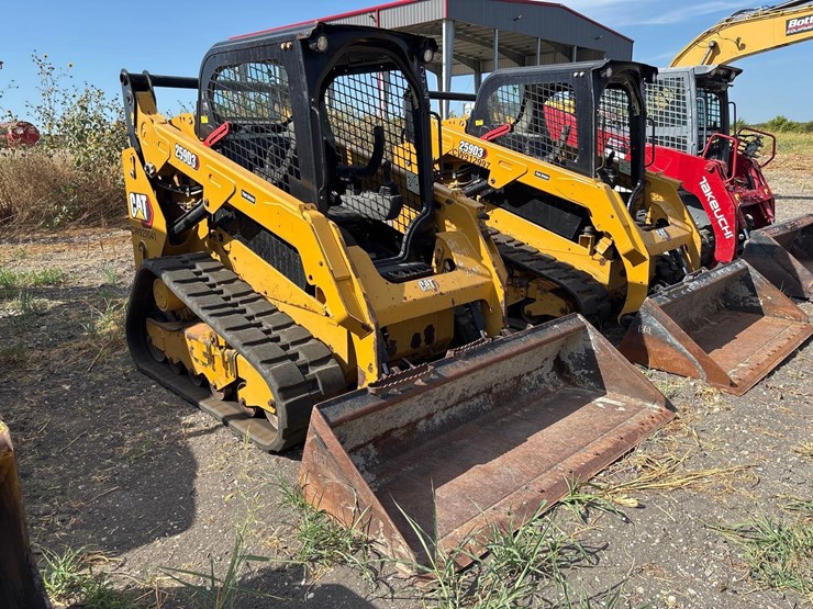 2022-caterpillar-259d3-image-3