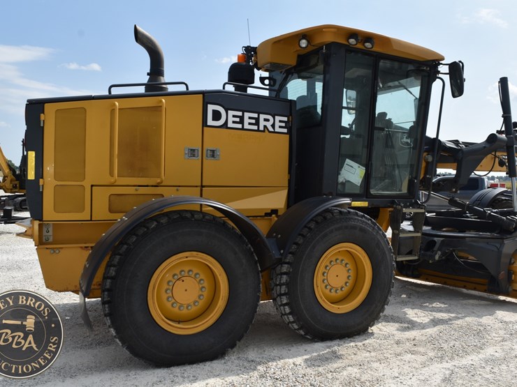 2010-deere-670g-image-15