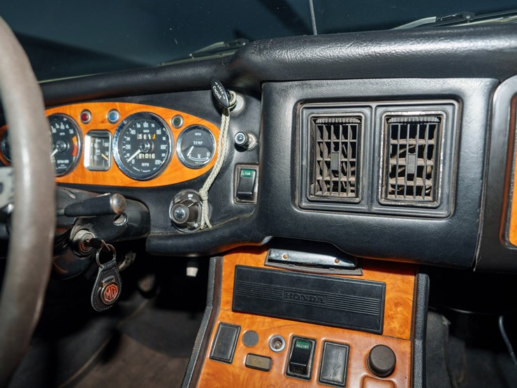 #1069-•-offered-at-no-reserve-|-1973-mg-mgb-mark-lll-convertible-image-61