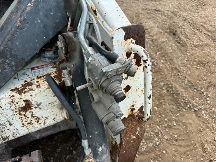 2016-bobcat-t450-image-12