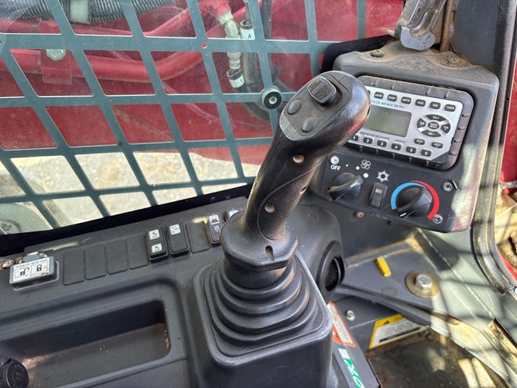 2023-takeuchi-tl12v2-image-20