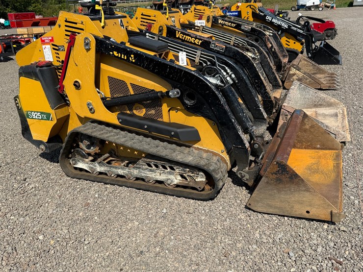 #18675-•-2022-vermeer-5925tx-track-skid-steer-image-1