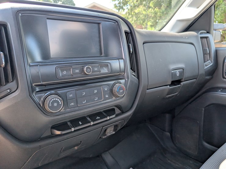 2018-chevrolet-2500hd-image-93