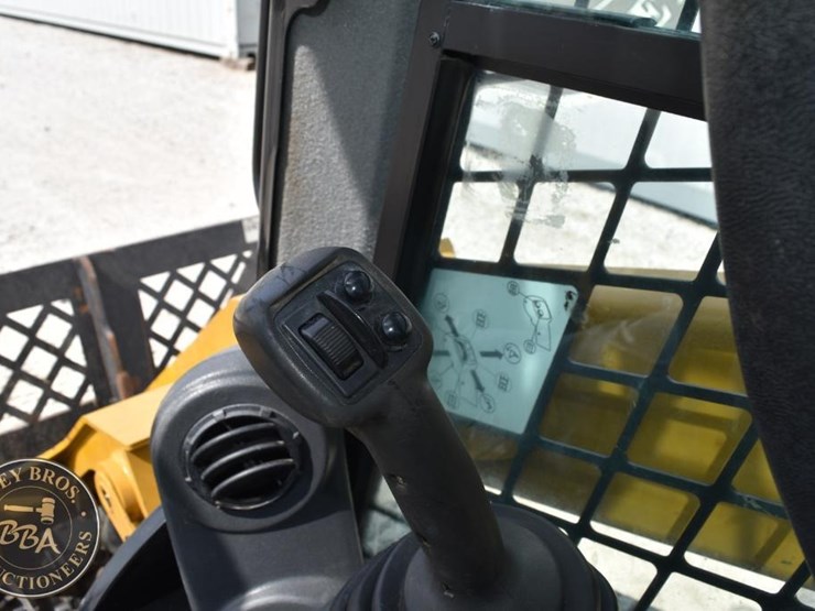 2015-caterpillar-287d-image-49