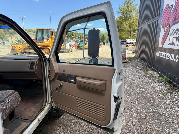 1992-chevrolet-cheyenne-3500-image-11