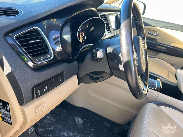 2015-kia-sedona-image-13