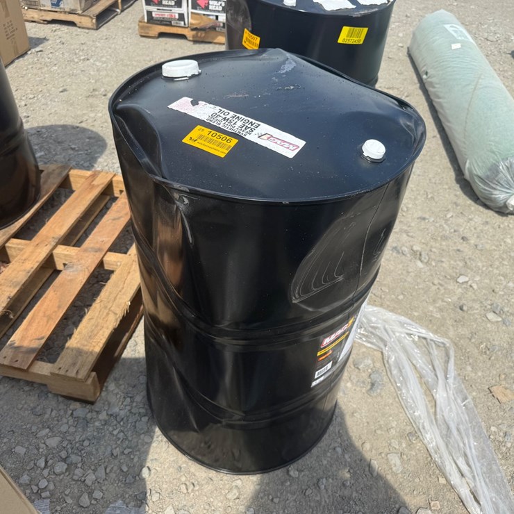 #10506 • 55gal Barrel of 15/40 Oil INV#10506