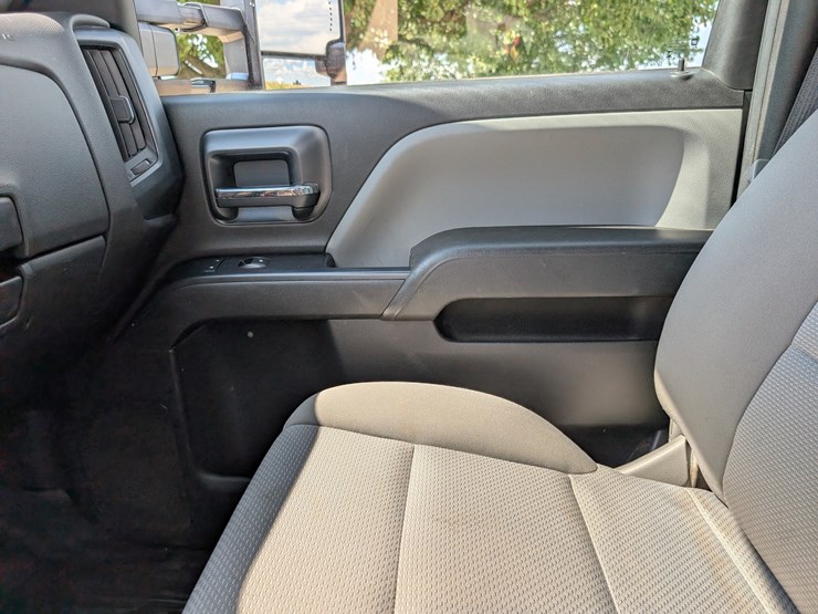 2018-chevrolet-2500hd-image-94