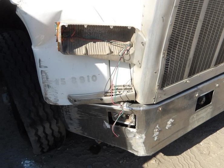 1997-peterbilt-379-image-8