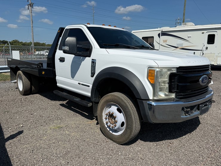 2017-ford-f550-image-1