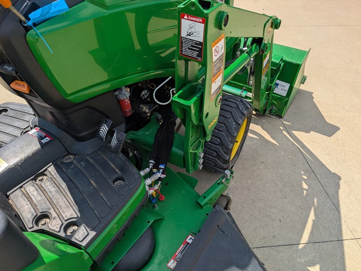 2012-john-deere-1026r-image-46
