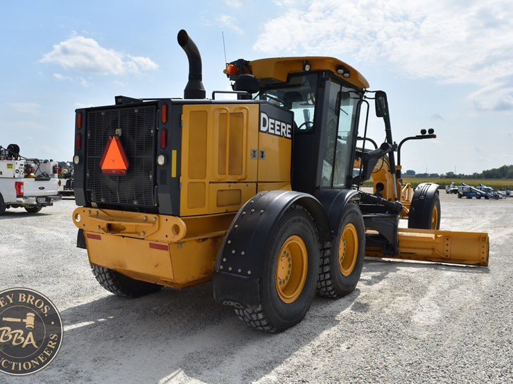 2010-deere-670g-image-13