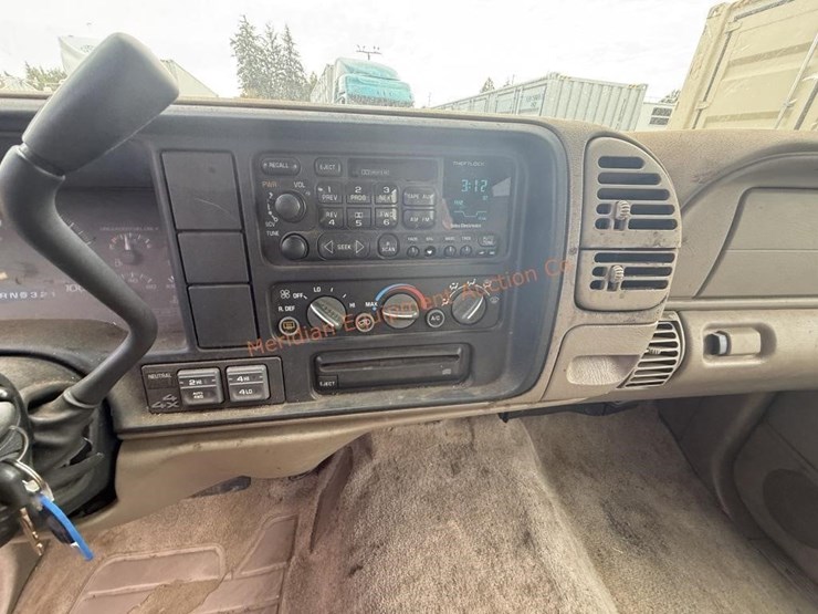 1998-chevrolet-suburban-1500-image-29