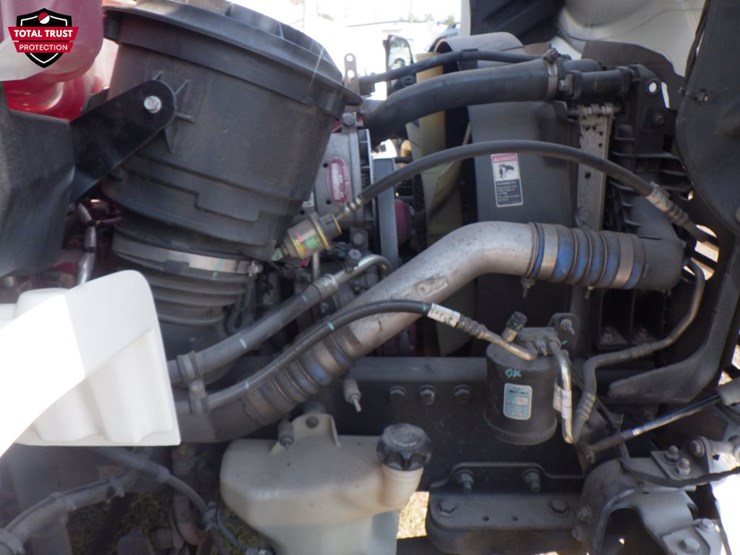2020-freightliner-m2-106-image-16