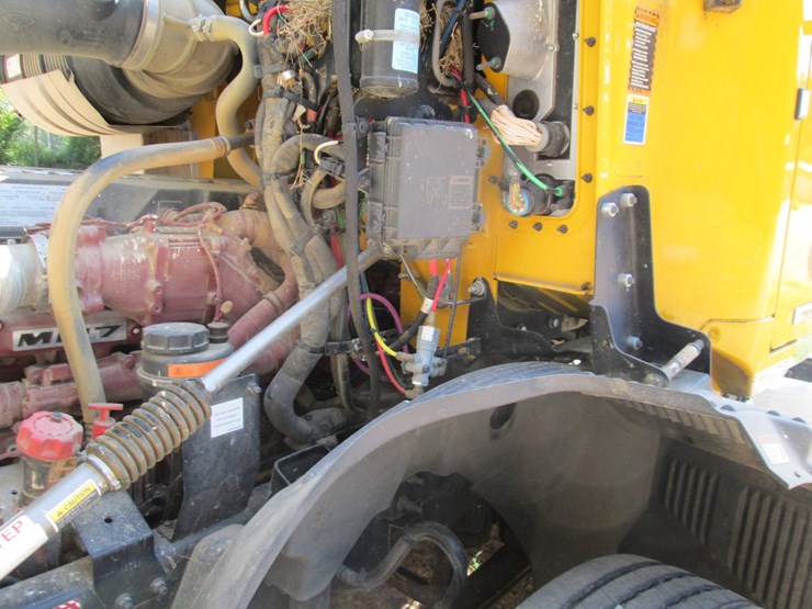 2019-mack-anthem-64t-image-45