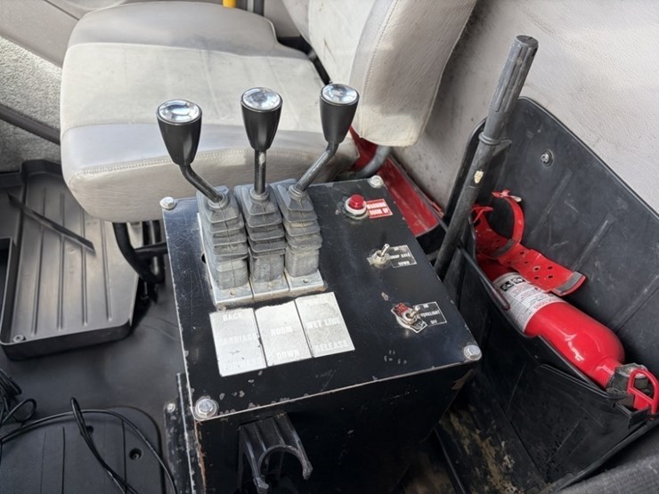 2019-freightliner-m2-t/a-roll-off-truck-image-35