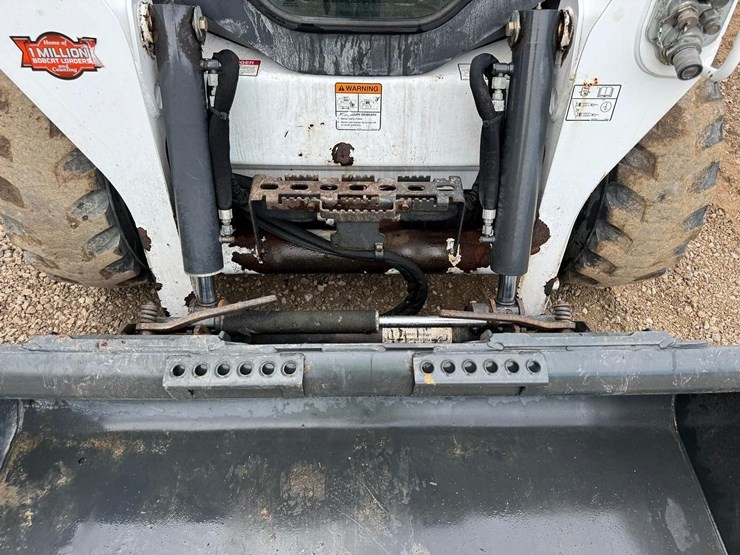 2015-bobcat-s570-image-11