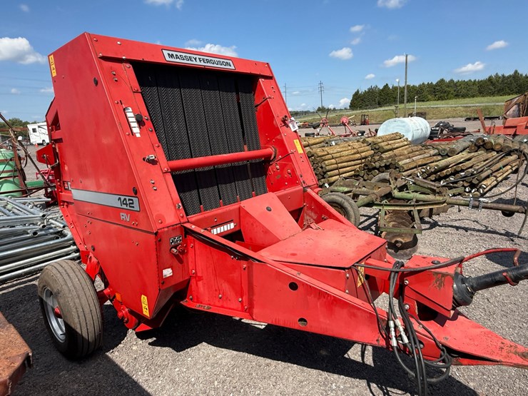 massey-ferguson-142rv-image-1