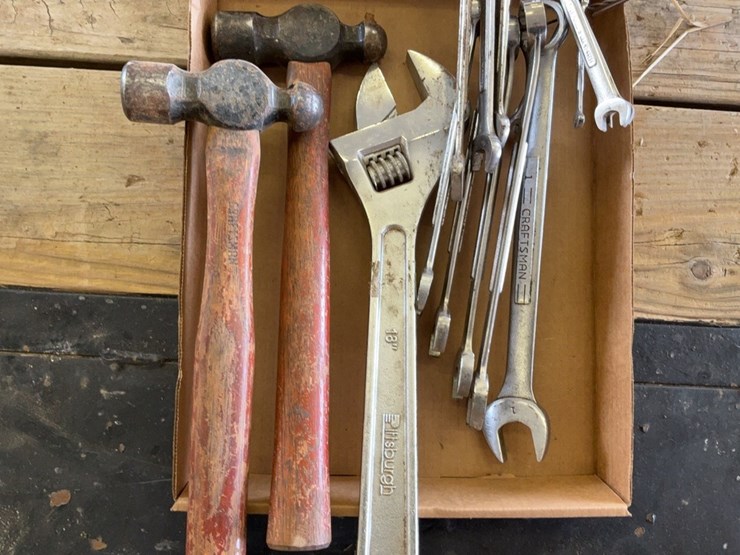 craftsman-standard-combination-wrench-set,-adjustable-wrench,-and-hammers-image-3