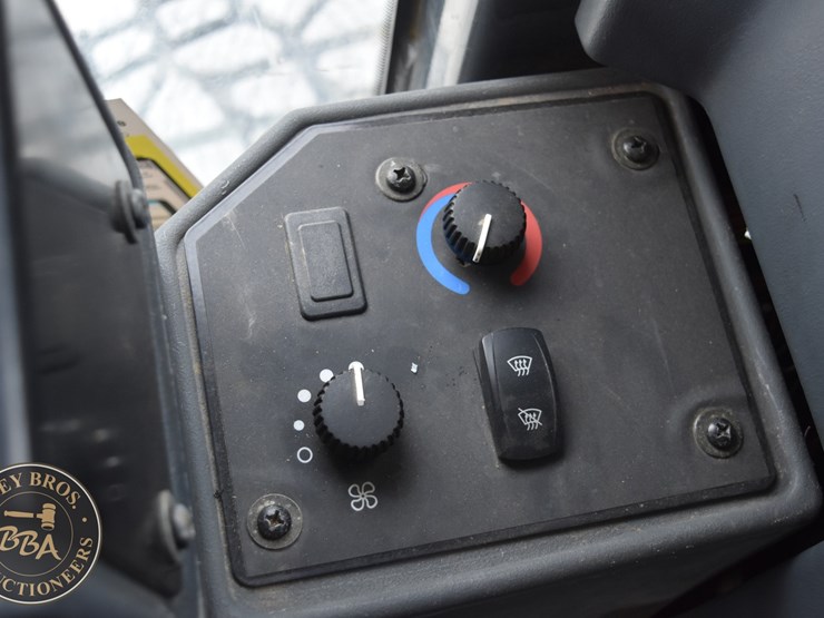 2010-deere-670g-image-64