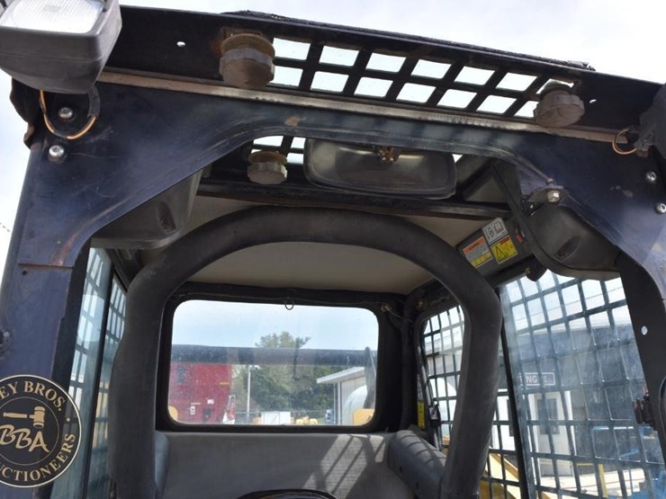 2004-caterpillar-257b-image-40