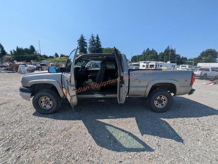 2003-chevrolet-silverado-2500hd-image-25
