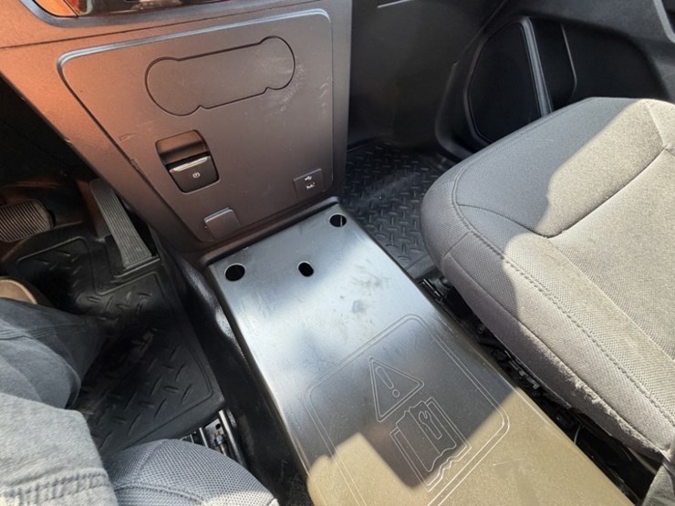 2020-ford-explorer-image-34