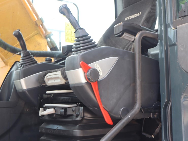 2019-hyundai-hx260l-image-27