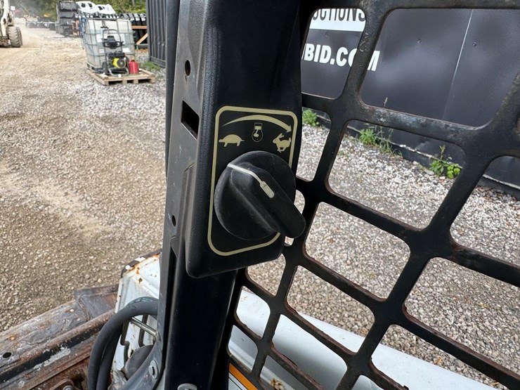 2016-bobcat-t450-image-27