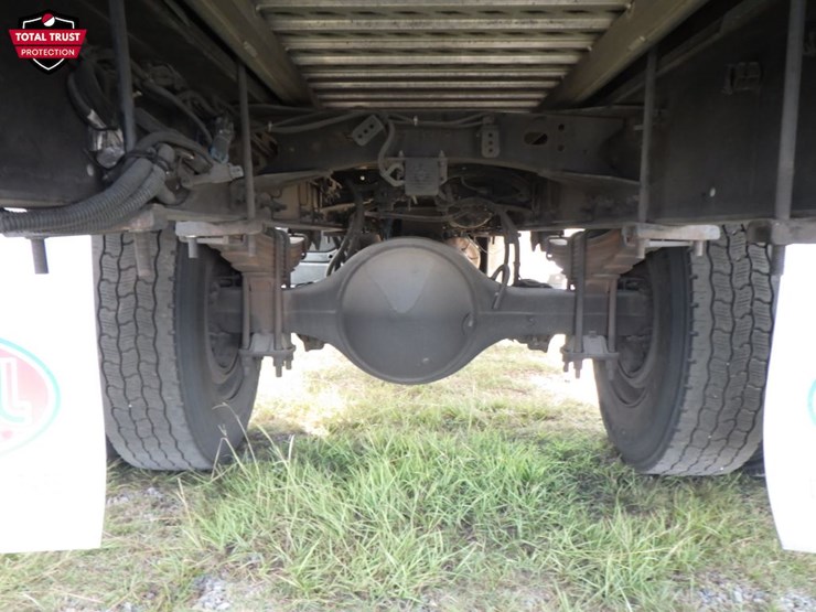 2020-freightliner-m2-106-image-6