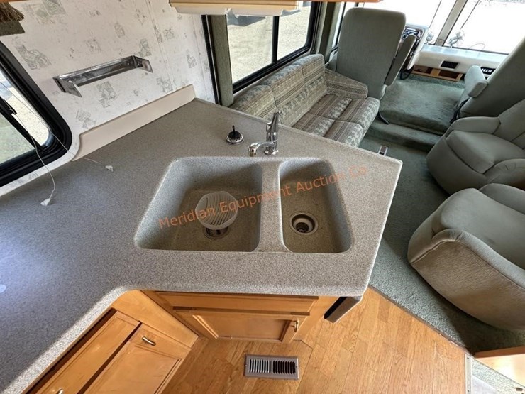 1999-safari-trek-24'-motorhome-image-44