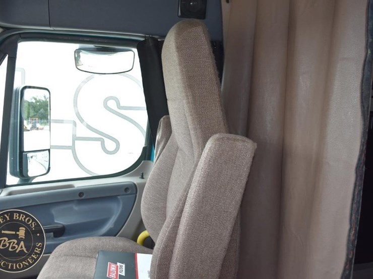 2016-freightliner-cascadia-125-image-47