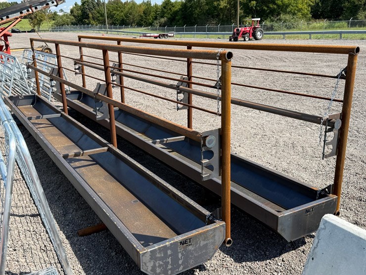 #18700-•-24'-free-standing-bunk-feed-panels-image-1